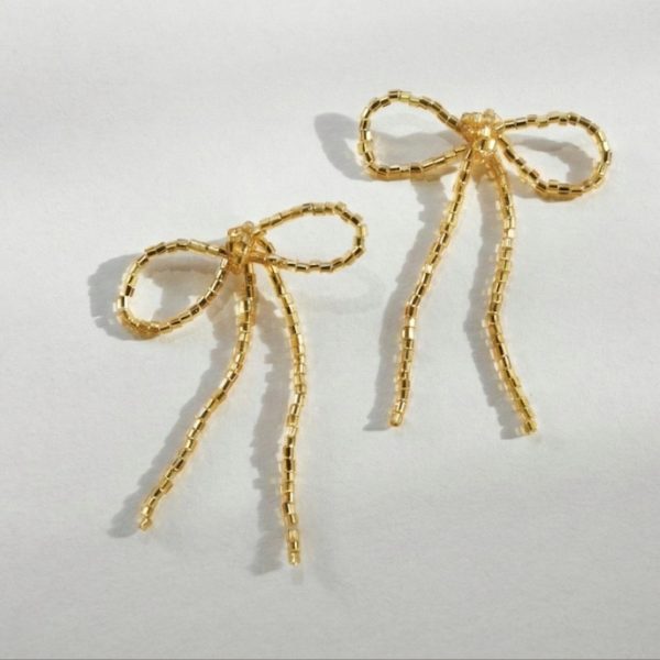 PENDIENTES LAZO DORADO